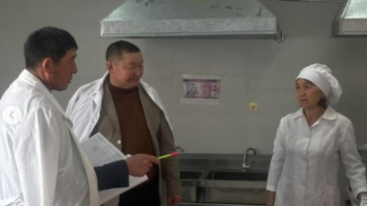 “Қарабұлақ орта мектебі МДШО” кмм-де бракераждық комиссмя мүшелерінің ыстық тамақты қадағалау сәті.